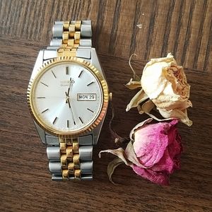 Seiko 7N43-8111 gold and silver men's watch